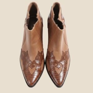 Vintage TAXI Tan Leather Heart Lizard Embossed Western Ankle Boots 8M Brazil